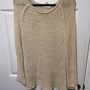 Sweater with peep hole in the back